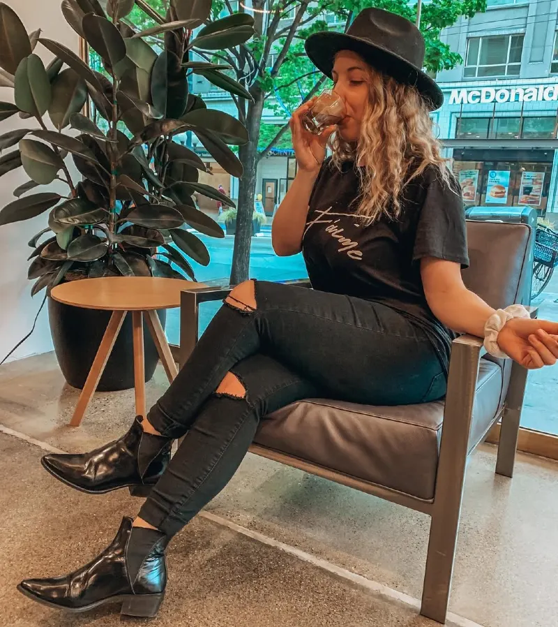 Coffee Break in Black Gloss Chelsea Boots