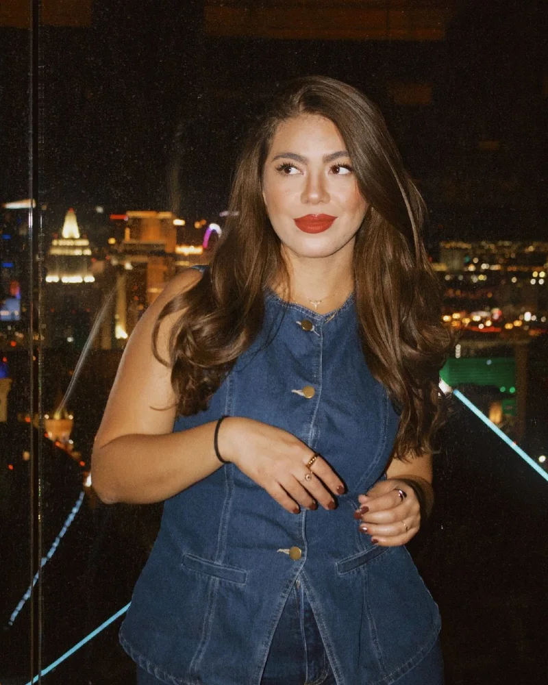 Denim Chic for a Las Vegas Night Out