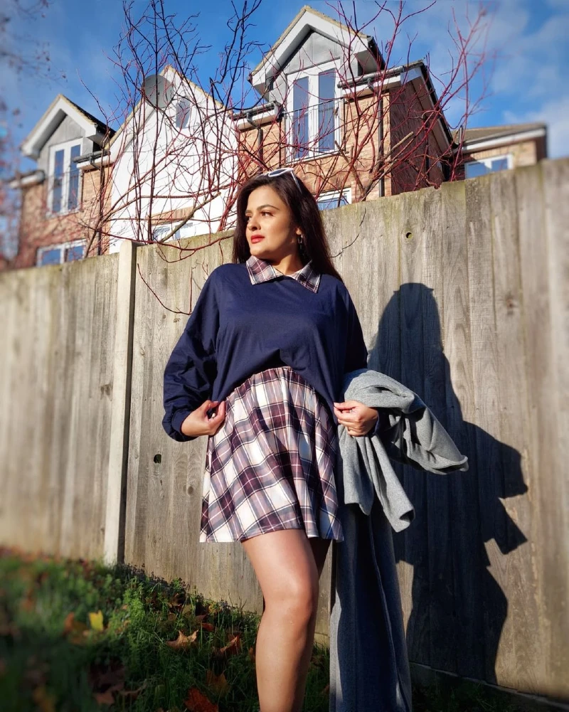 Chic Plaid Layers for a Cozy Yet Casual Winter Look