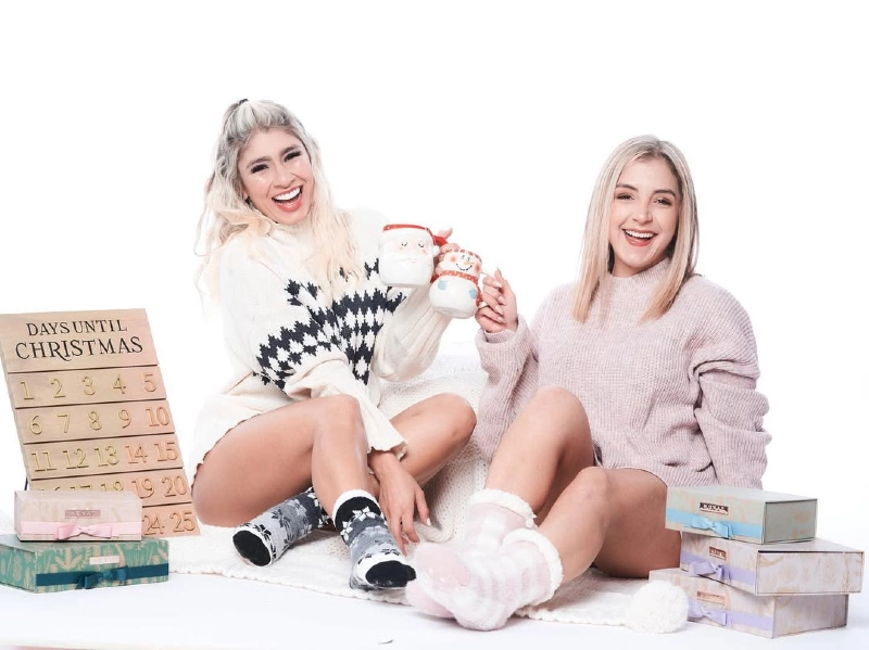 Cozy Christmas Friendship Vibes