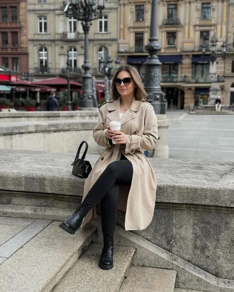 Effortless Neutral Black Leggings Look