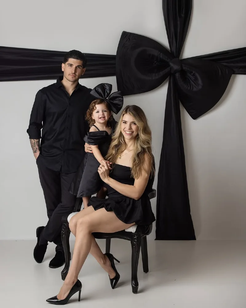 Elegant Black-Tie Statement Look
