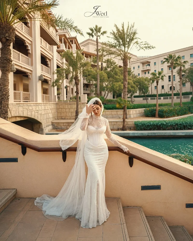 Elegant Lace Illusion Bride