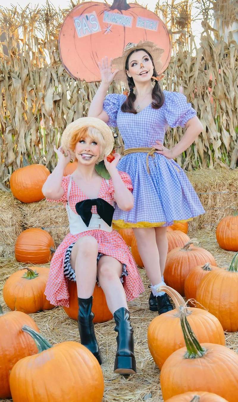 Pumpkin Patch Scarecrow Duo