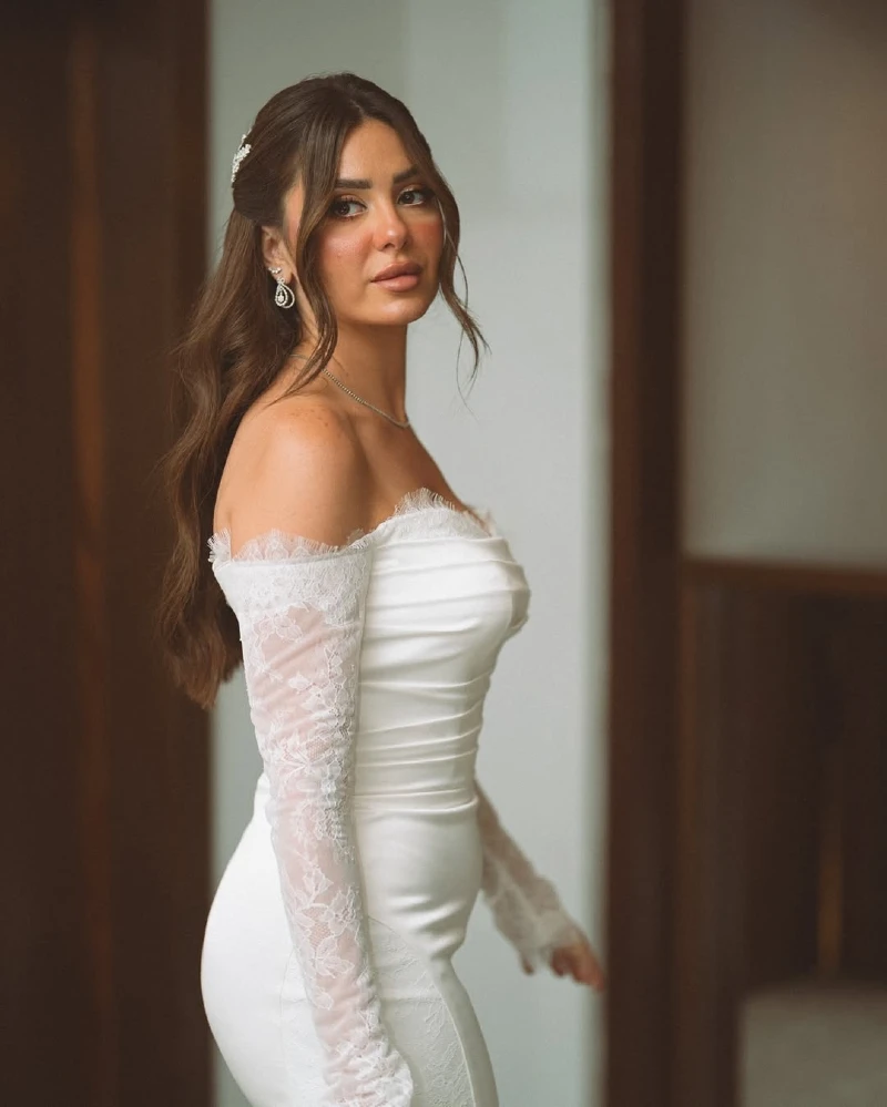 Romantic Lace Sleeve Bride