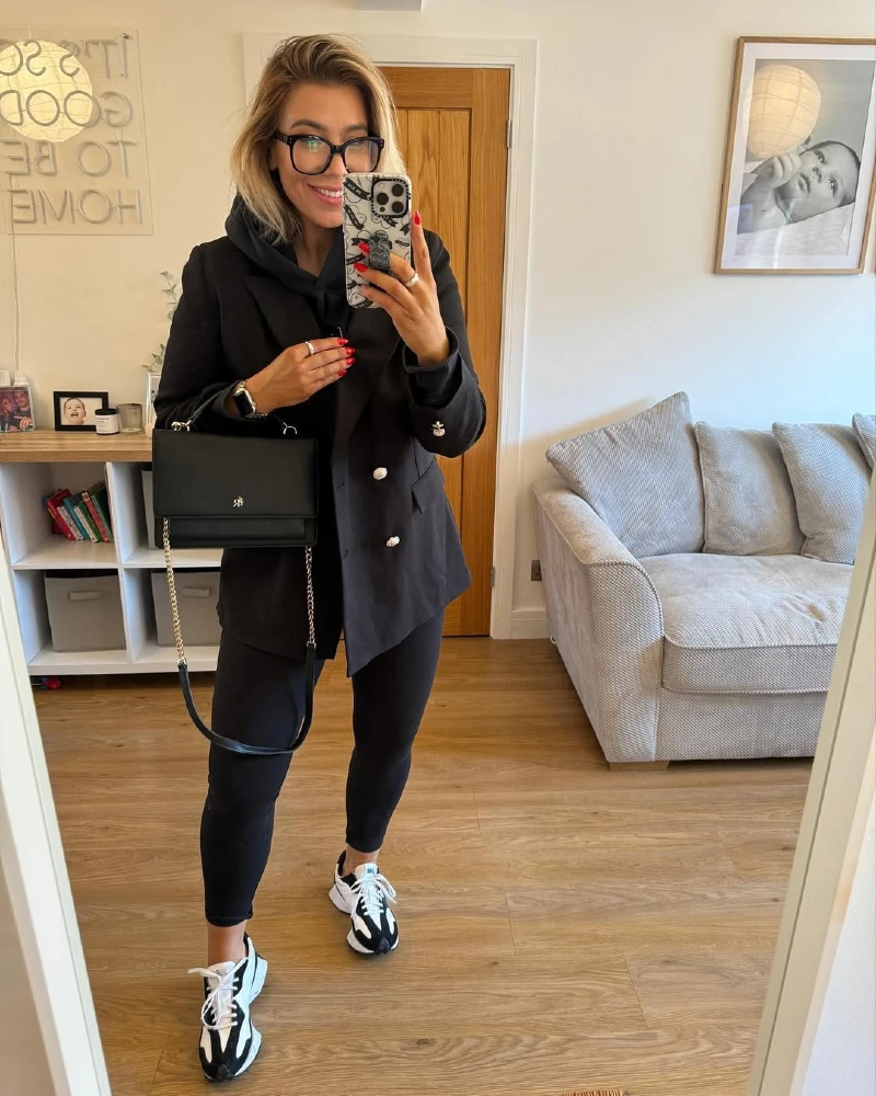 Smart-Casual Black Leggings Look