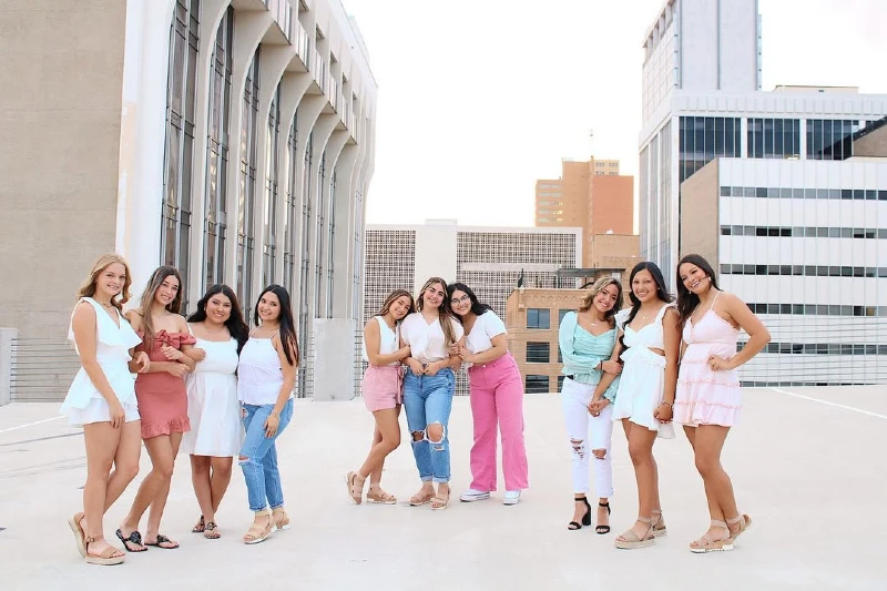 The Effortless Summer Group Look