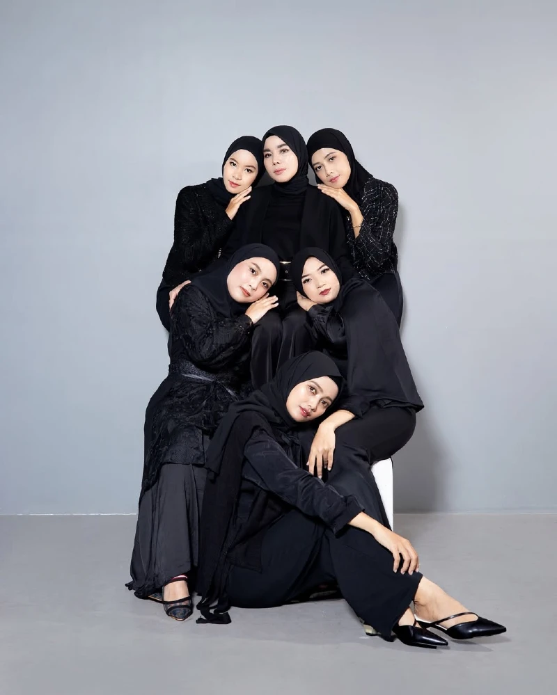 The Sleek & Elegant All-Black Look